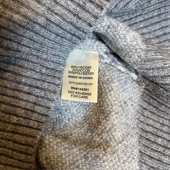 NWOT Sincerely Jules Sleeveless Sweater Vest Gray White Chevron - Picture 7 of 7